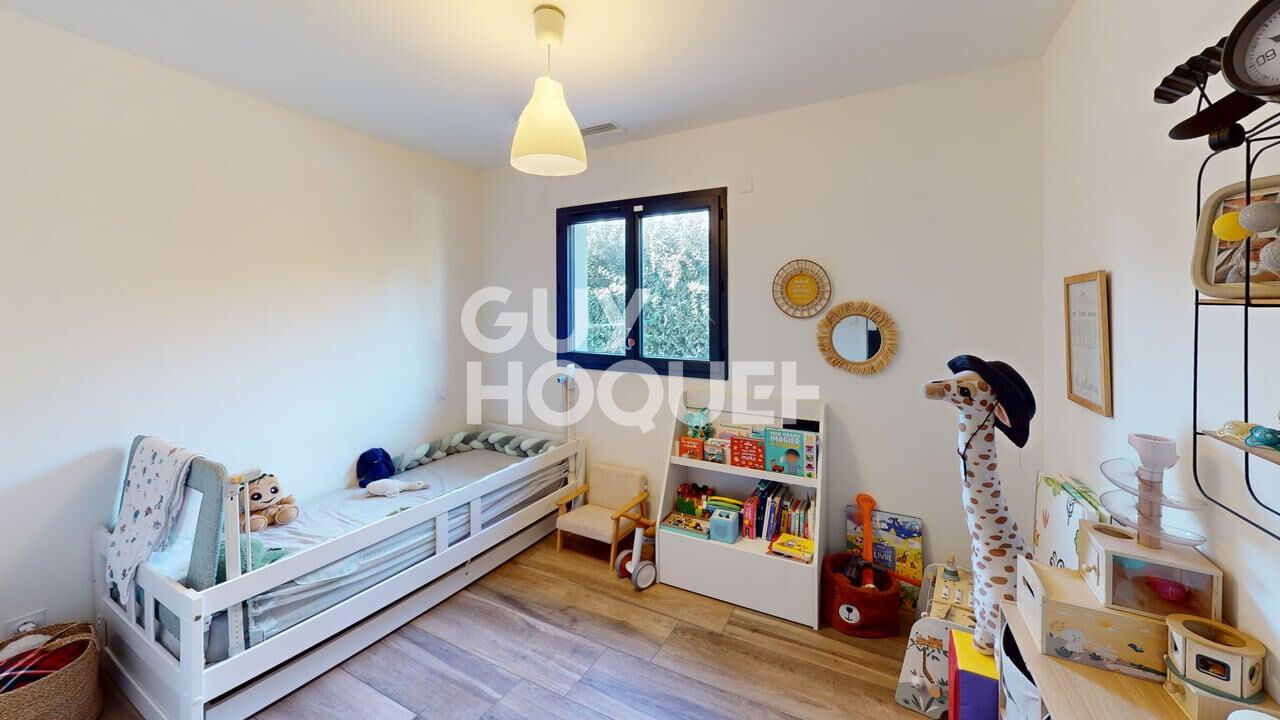 CANOHES Maison récente 3 faces de plain pied, 4 pièces avec garage et piscine.