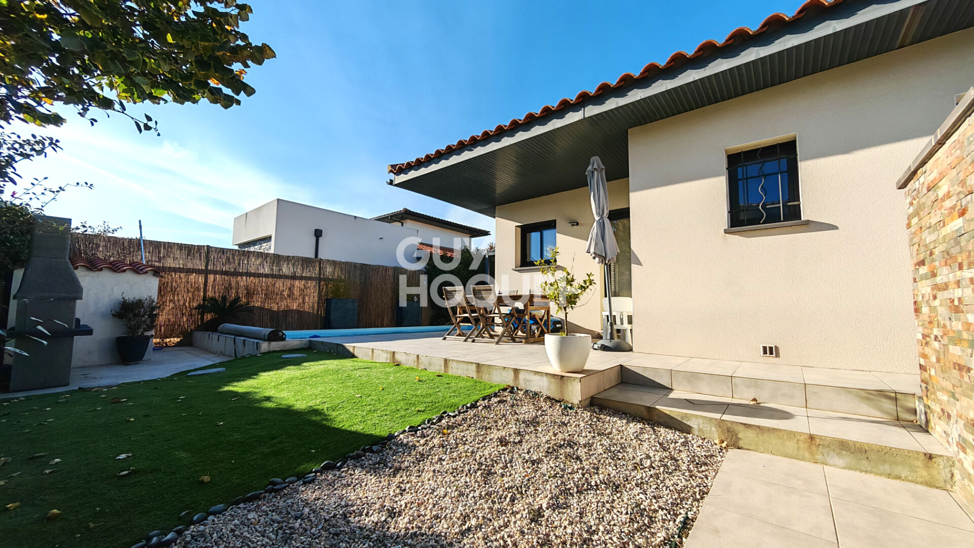 CANOHES Maison récente 3 faces de plain pied, 4 pièces avec garage et piscine.