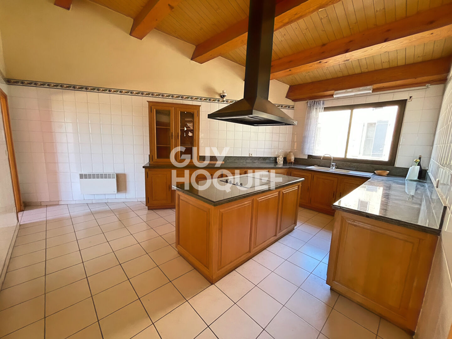 Canohes, maison de village 7 pièces, 238 m² sur parcelle 440m² avec 2 garages