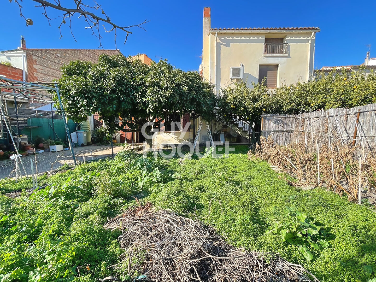 Canohes, maison de village 7 pièces, 238 m² sur parcelle 440m² avec 2 garages