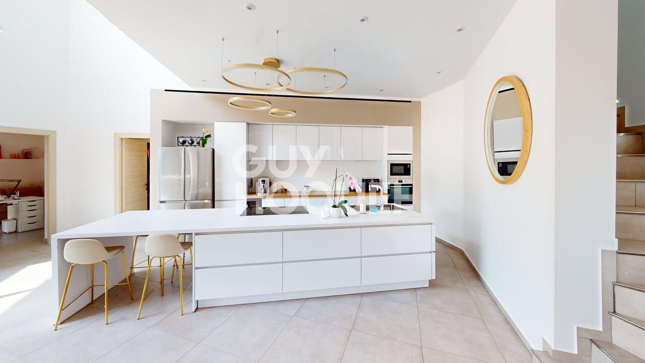 SAINT FELIU D'AVALL Maison récent 4 faces, 5 pièces avec garage sur 900m² de parcelle