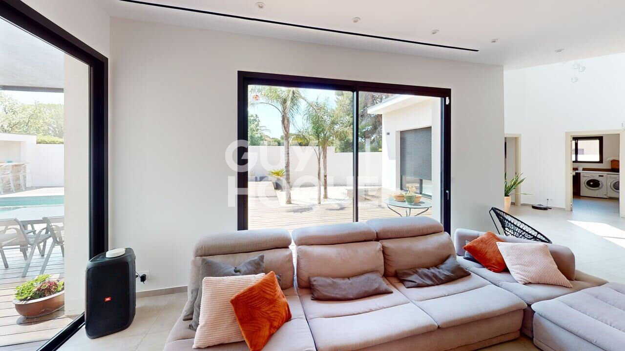 SAINT FELIU D'AVALL Maison récent 4 faces, 5 pièces avec garage sur 900m² de parcelle