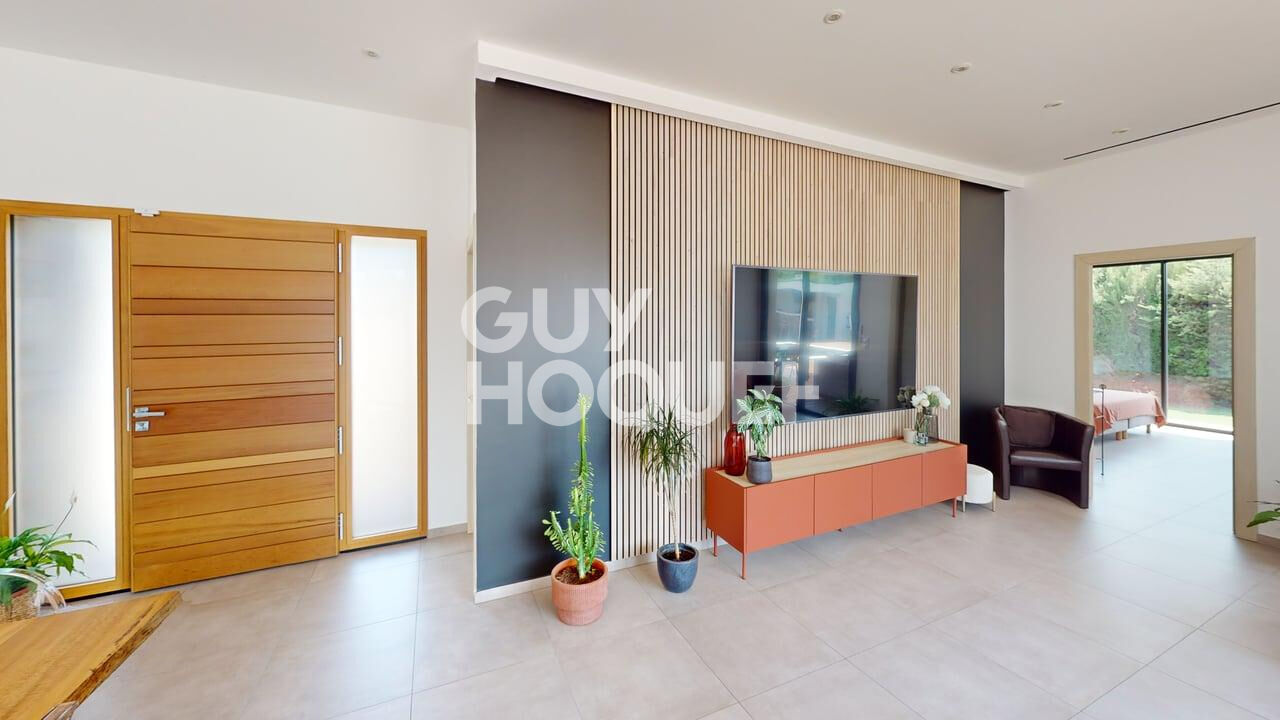 SAINT FELIU D'AVALL Maison récent 4 faces, 5 pièces avec garage sur 900m² de parcelle