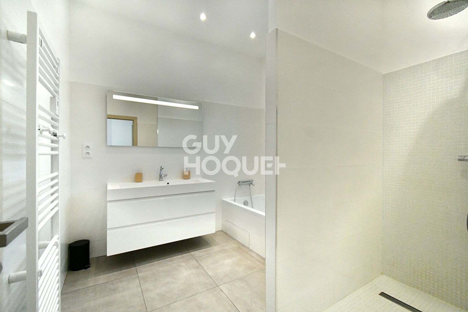 SAINT FELIU D'AVALL Maison récent 4 faces, 5 pièces avec garage sur 900m² de parcelle