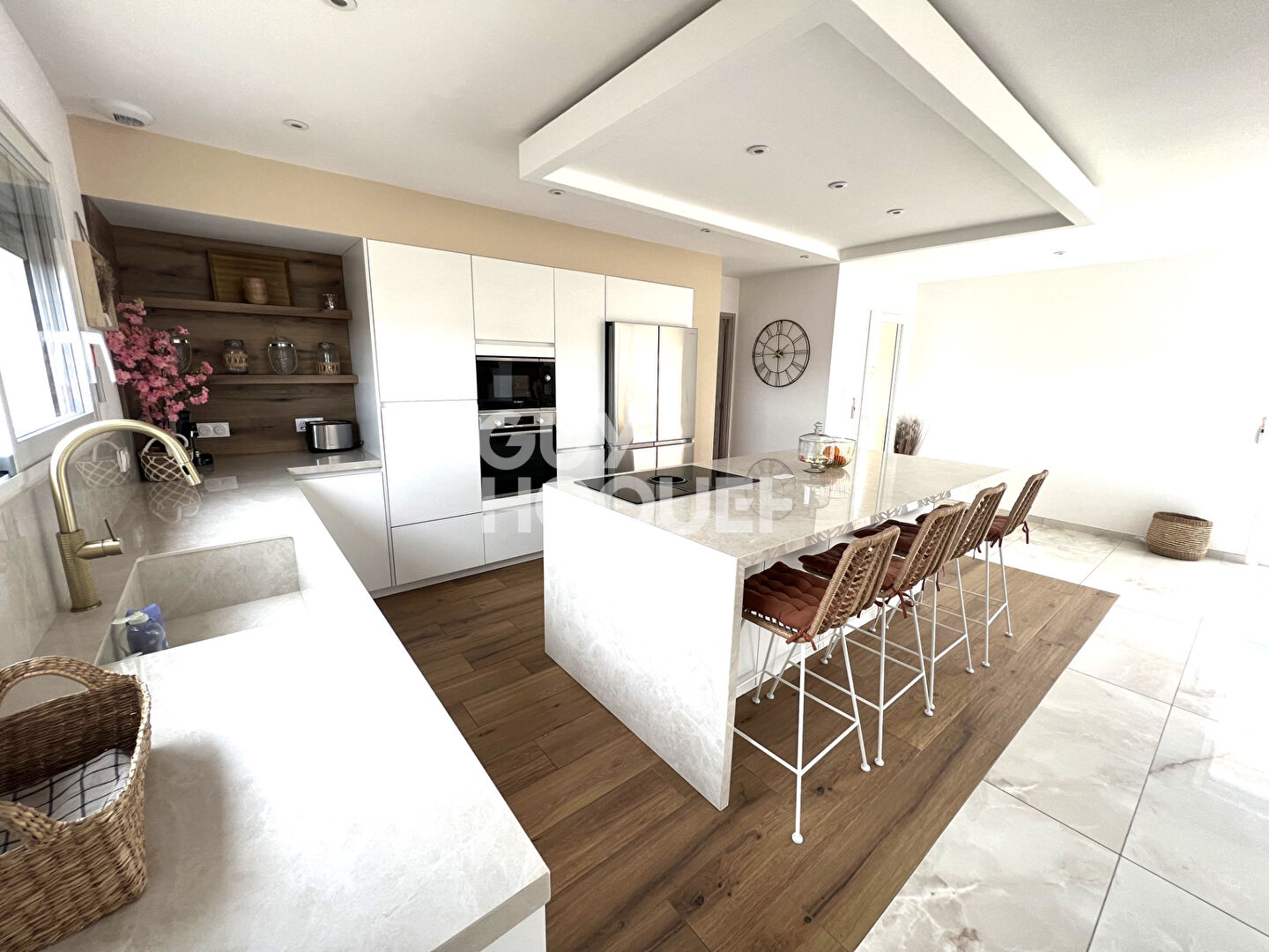 PONTEILLA, maison 4 faces, 4 chambres, garage et jardin
