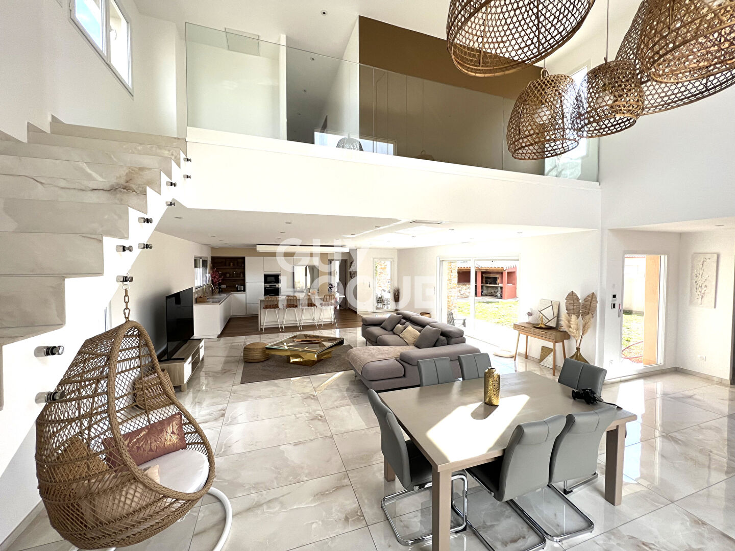 PONTEILLA, maison 4 faces, 4 chambres, garage et jardin