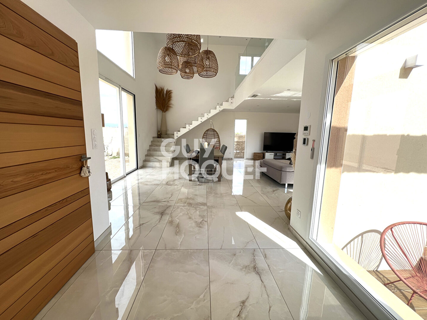 PONTEILLA, maison 4 faces, 4 chambres, garage et jardin