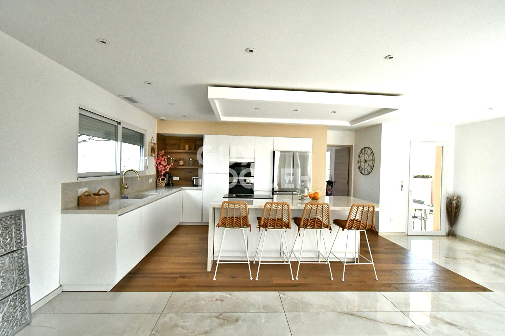 PONTEILLA, maison 4 faces, 4 chambres, garage et jardin