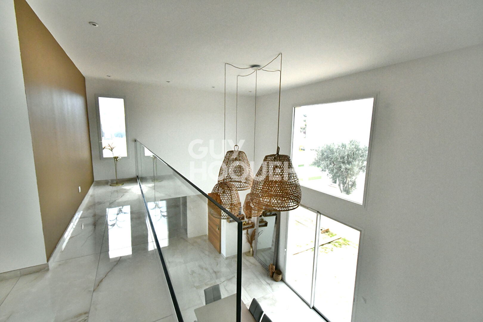 PONTEILLA, maison 4 faces, 4 chambres, garage et jardin