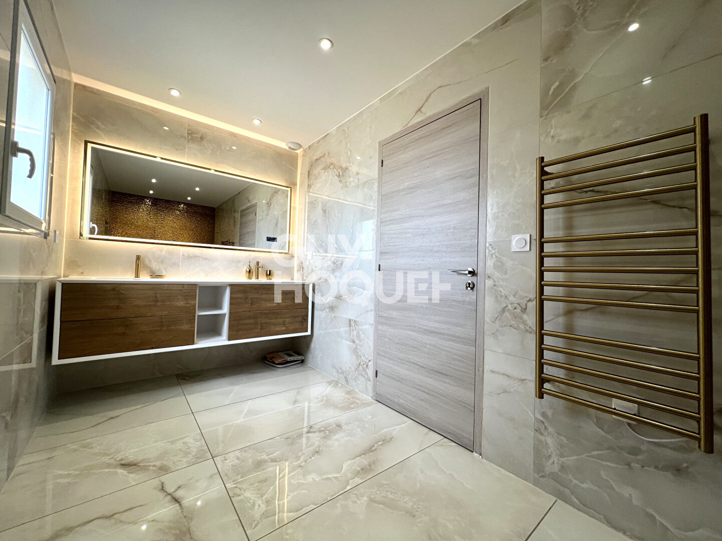 PONTEILLA, maison 4 faces, 4 chambres, garage et jardin