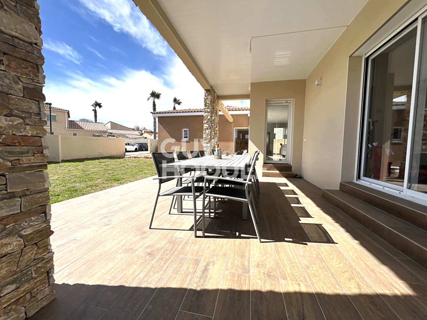 PONTEILLA, maison 4 faces, 4 chambres, garage et jardin