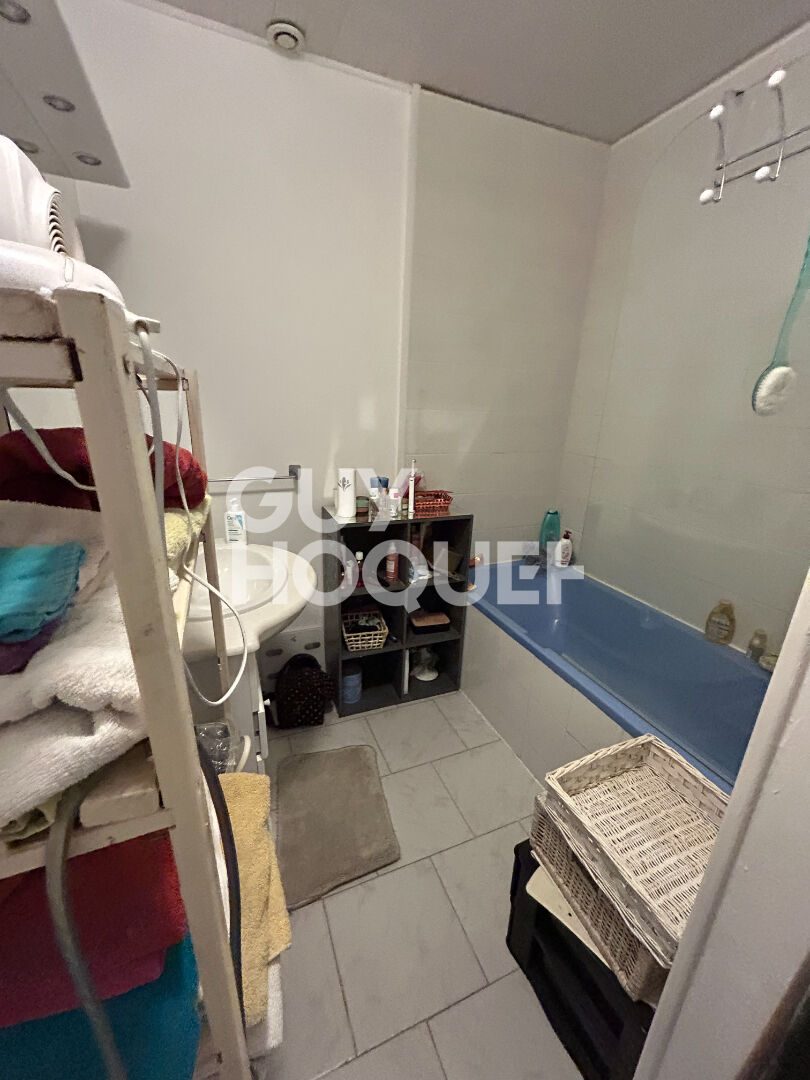 VENTE : TROUILLAS Maison de village R+2, 5 pièces avec garage