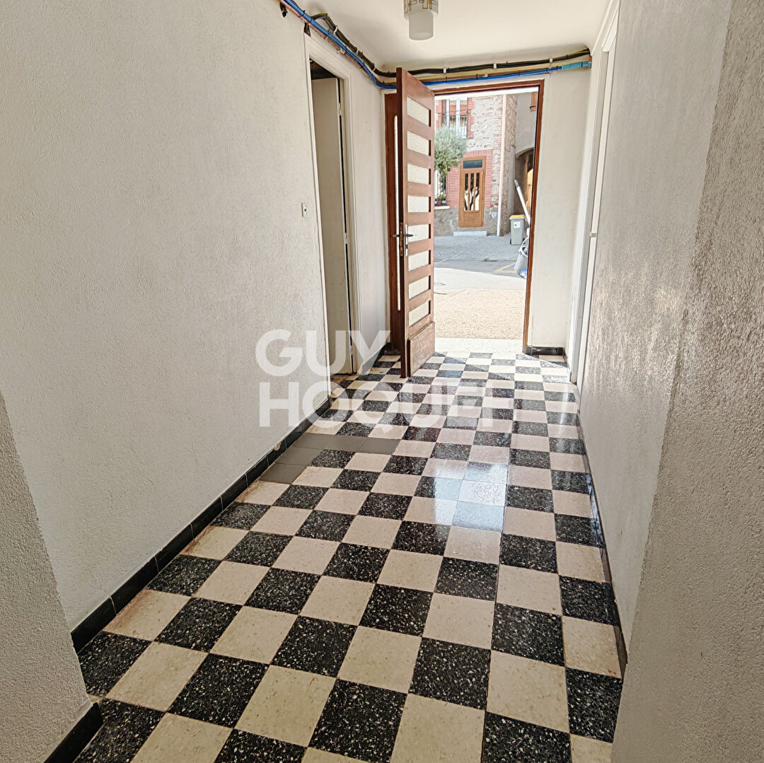 Corneilla la rivière, à vendre immeuble avec 2 appartements loués + garage et cour.