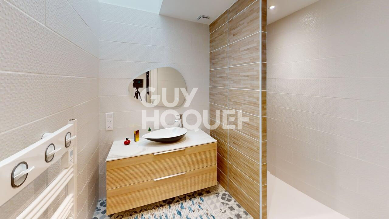 Saint Cyprien maison divisée en 2 appartements, 5 pièces, garage, jardin et piscine composé de deux habitations.