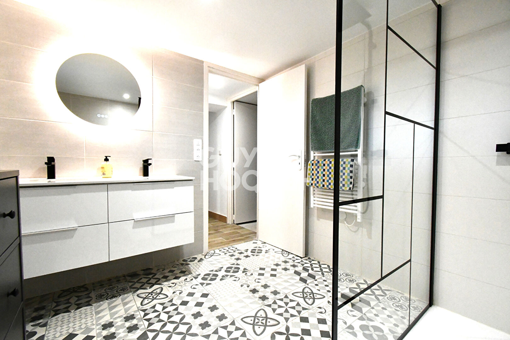 Saint Cyprien maison divisée en 2 appartements, 5 pièces, garage, jardin et piscine composé de deux habitations.