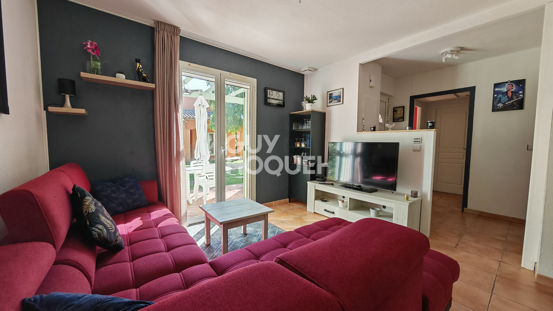 A VENDRE - Maison plain-pied 3 faces climatisée dans résidence sécurisée avec piscine. Référence 884