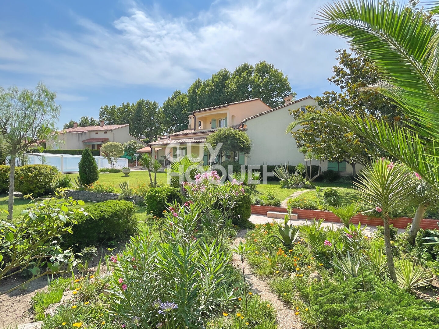 Propriété 4 faces, 200 m² habitables, 6 chambres, double garage, parcelle 1950 m²