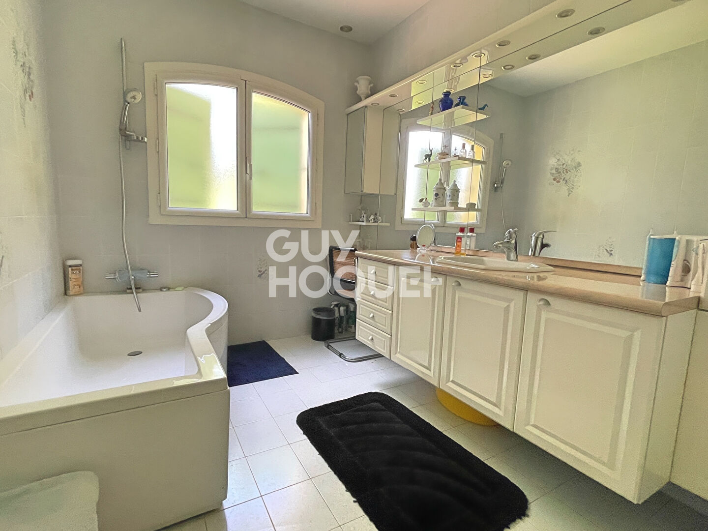 Propriété 4 faces, 200 m² habitables, 6 chambres, double garage, parcelle 1950 m²