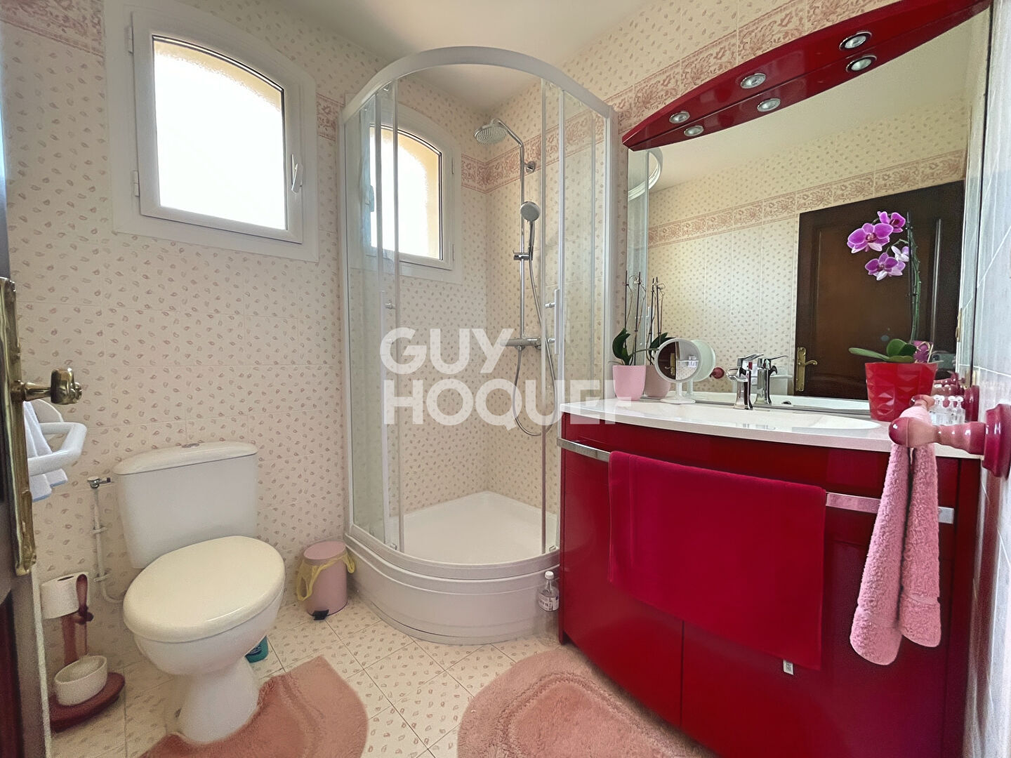 Propriété 4 faces, 200 m² habitables, 6 chambres, double garage, parcelle 1950 m²