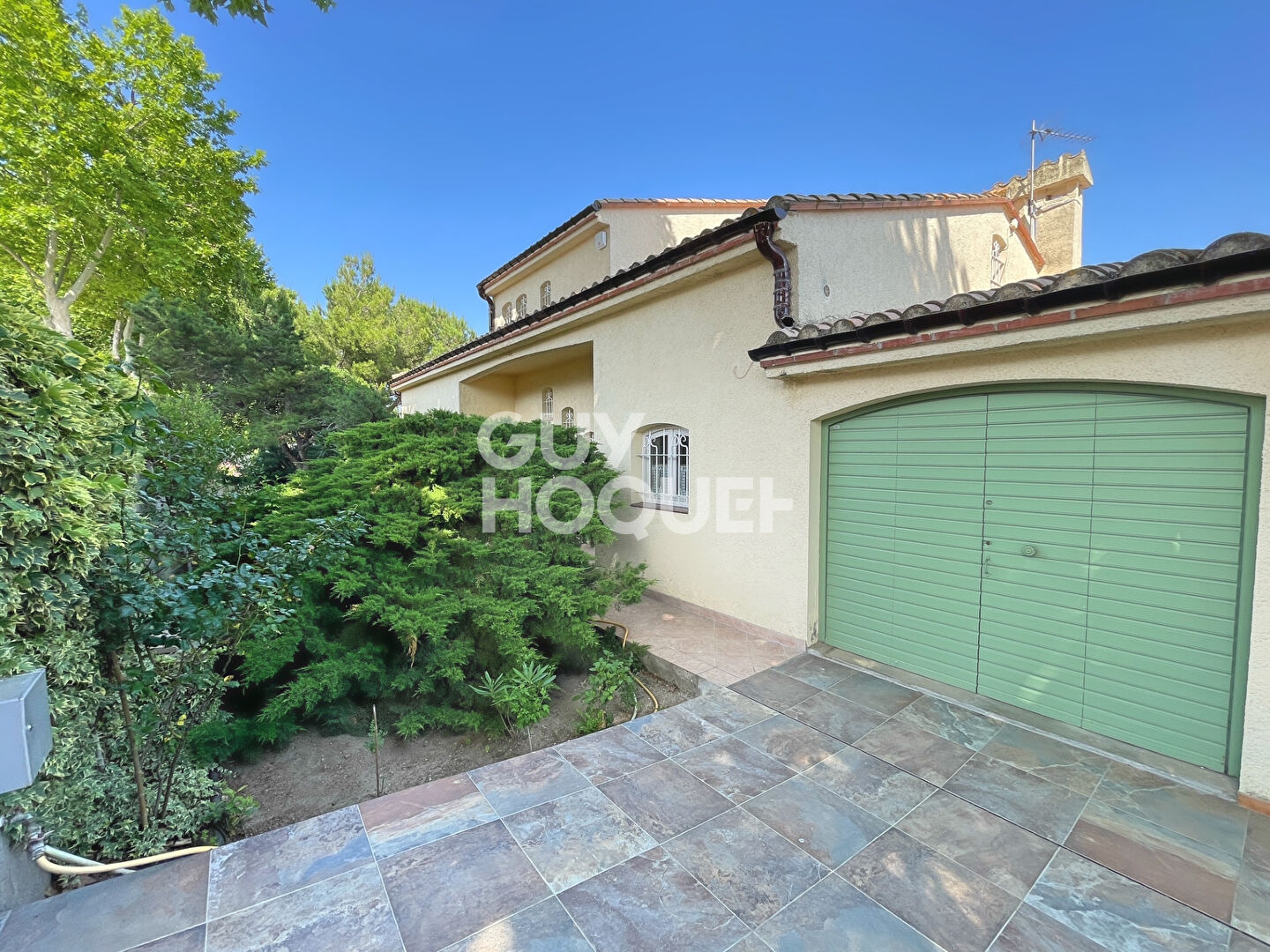 Propriété 4 faces, 200 m² habitables, 6 chambres, double garage, parcelle 1950 m²