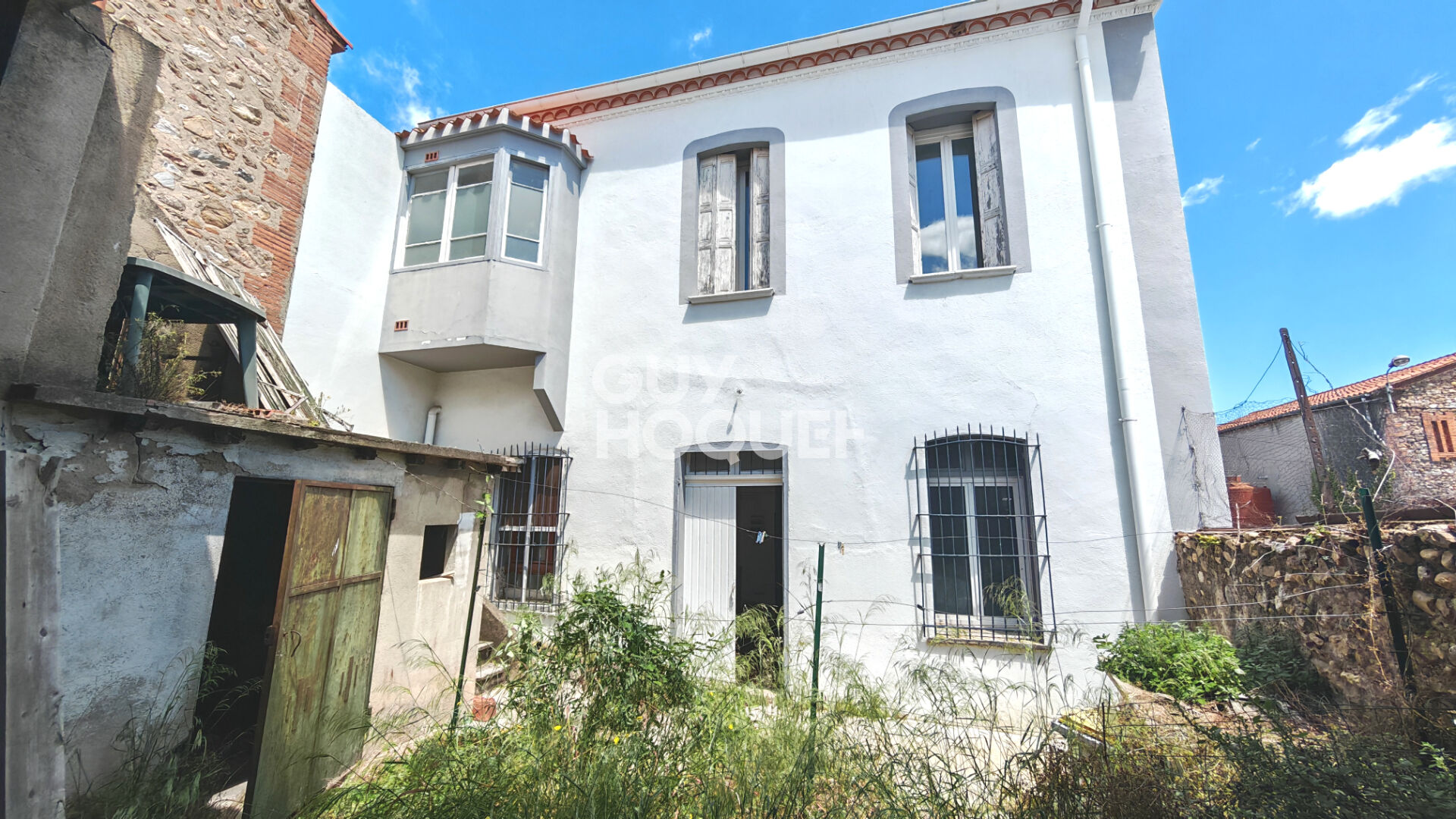 EXCLUSIVITÉ  - A vendre à FOURQUES (66300) BELLE MAISON DE MAITRE à rénover