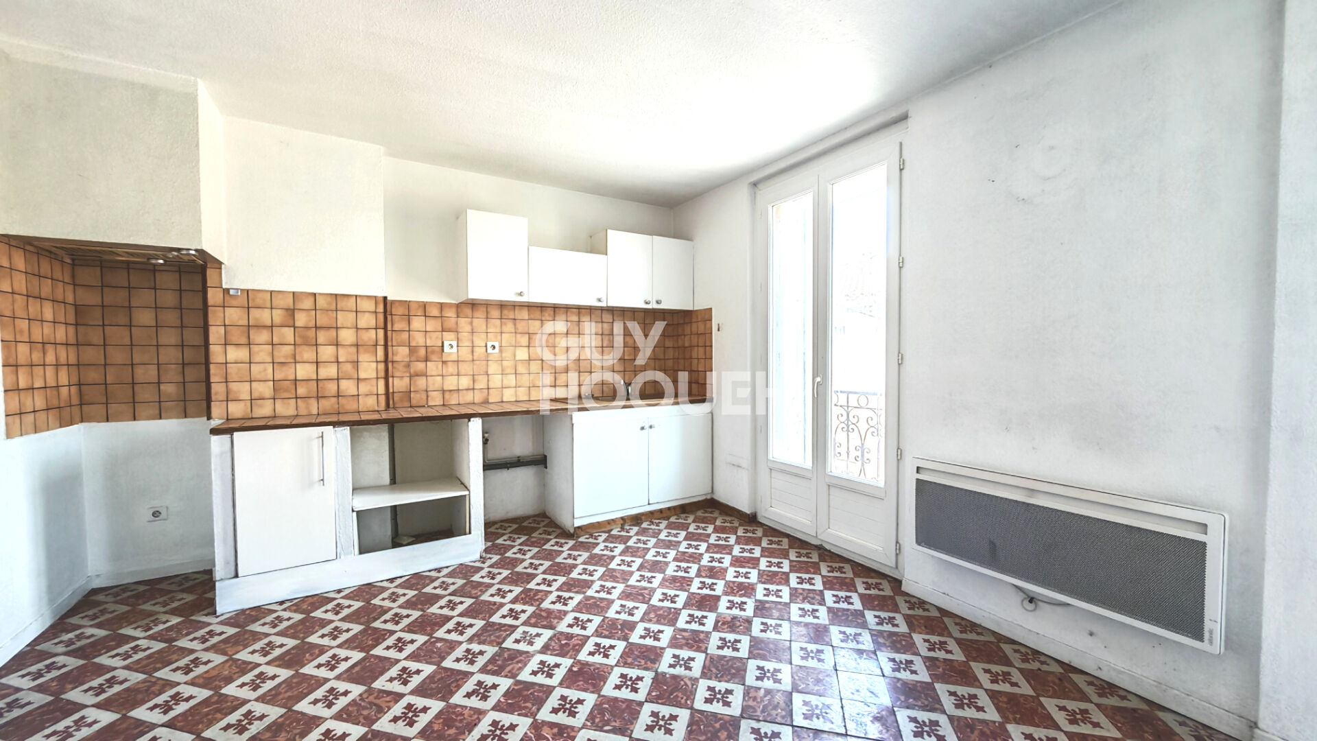 EXCLUSIVITÉ  - A vendre à FOURQUES (66300) BELLE MAISON DE MAITRE à rénover