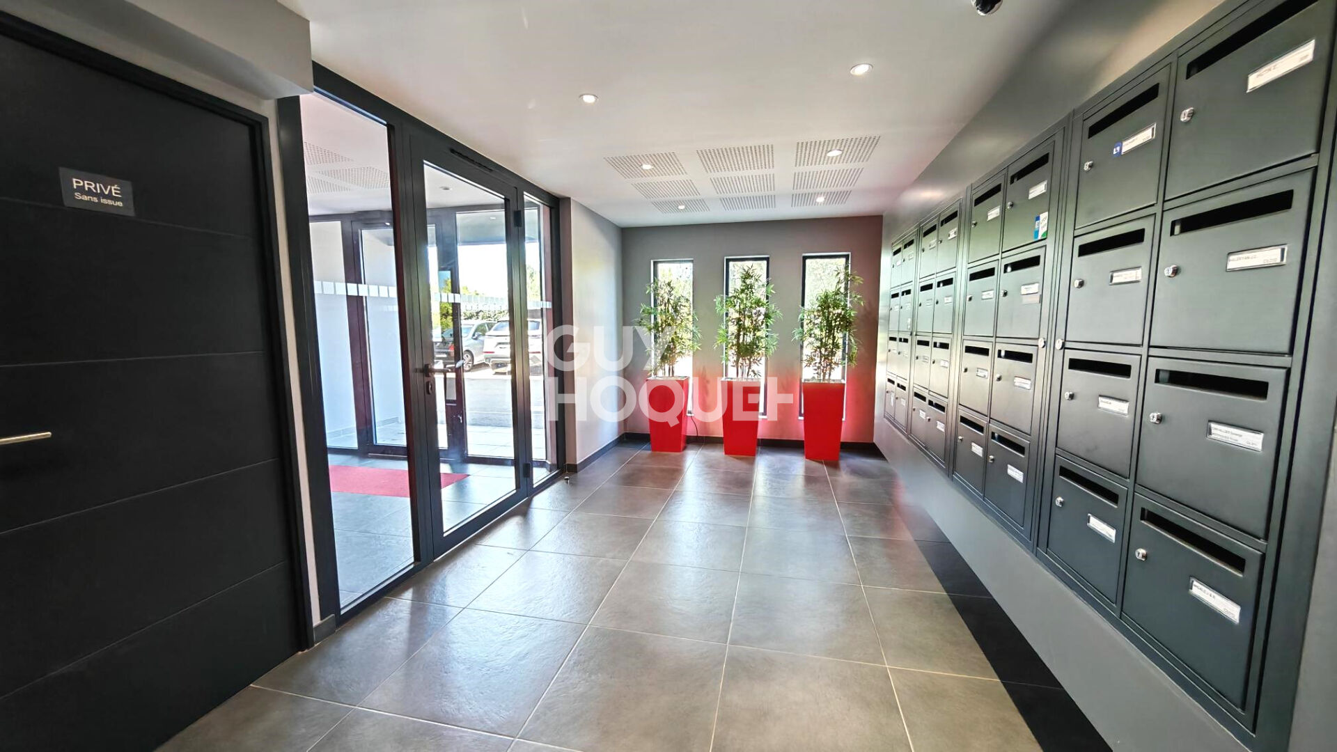 A VENDRE - CANET EN ROUSSILLON - Duplex de prestige 3 pièces avec vue panoramique, terrasses et garage.