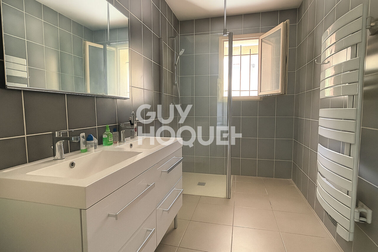 Maison à vendre à Canohès - 3 pièces, 67 m² de plain pied avec garage et jardin.