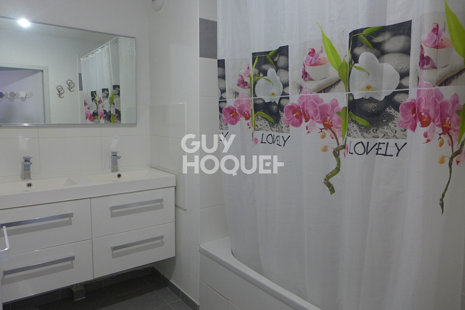 Appartement 2 chambres avec terrasse et stationnement privé