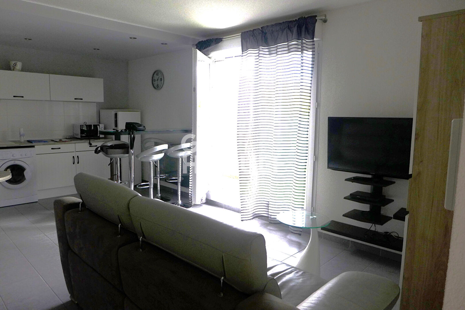 Appartement 2 chambres avec terrasse et stationnement privé