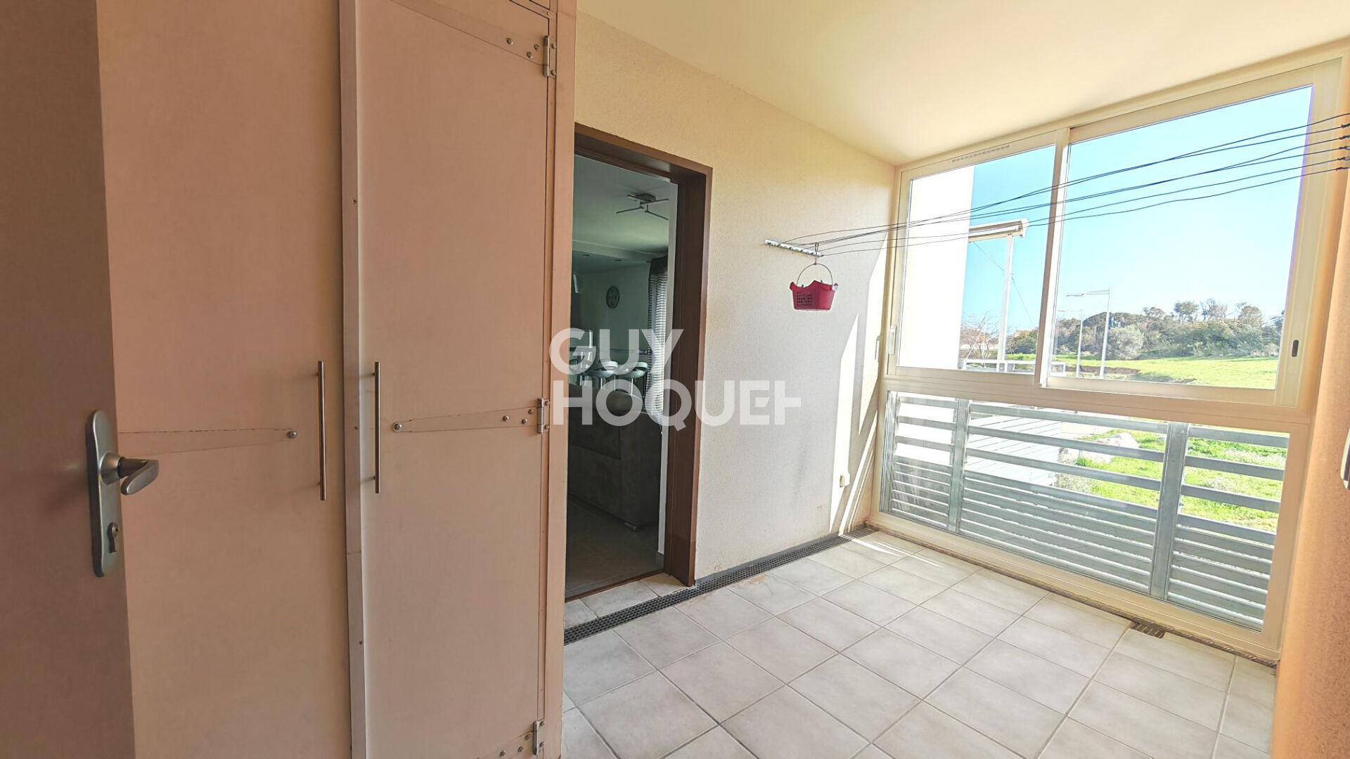 Appartement 2 chambres avec terrasse et stationnement privé