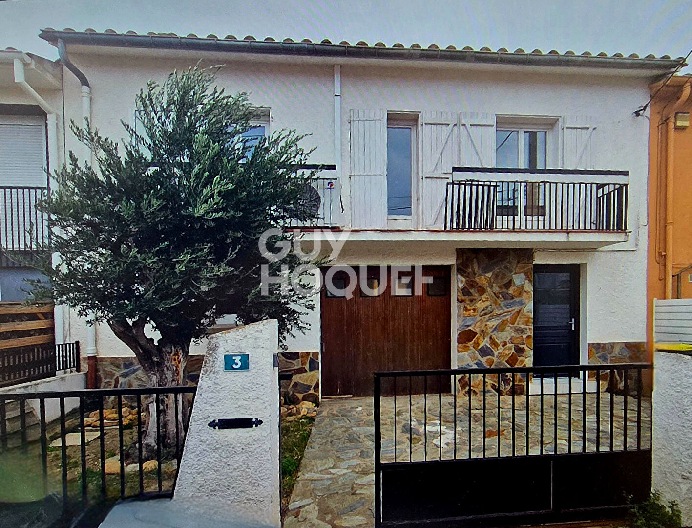 PEZILLA LA RIVIERE Maison familiale entièrement rénovée 2 faces, 6 pièces avec jardin.