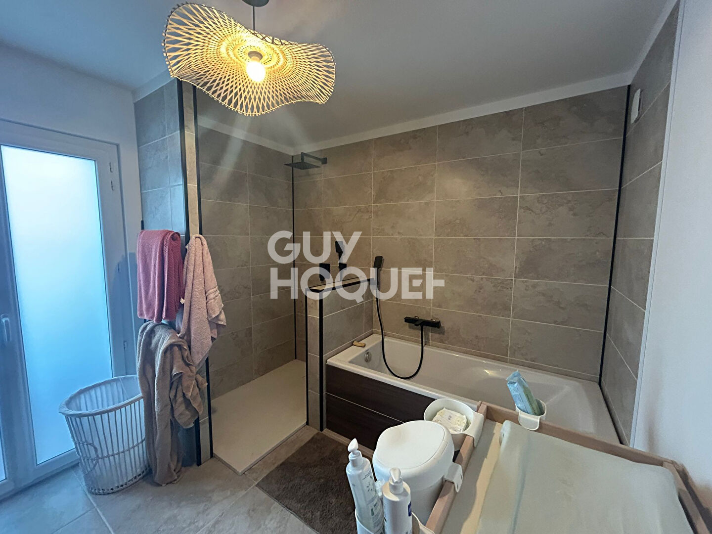 PEZILLA LA RIVIERE Maison familiale entièrement rénovée 2 faces, 6 pièces avec jardin.