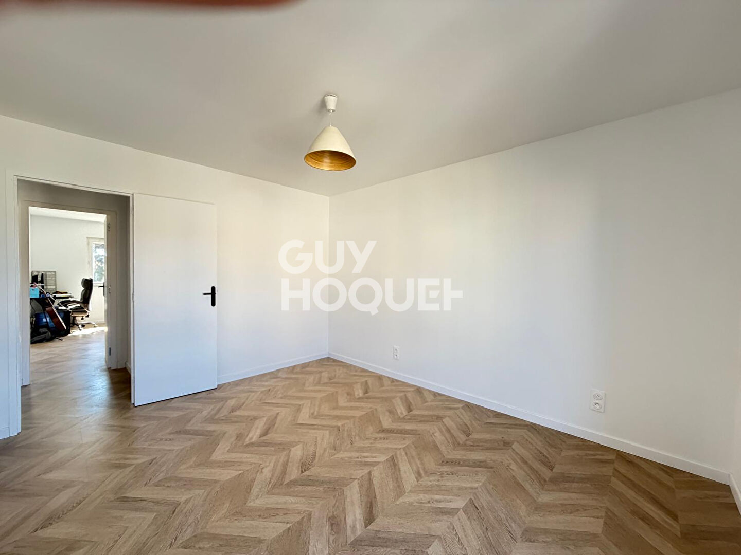 PEZILLA LA RIVIERE Maison familiale entièrement rénovée 2 faces, 6 pièces avec jardin.