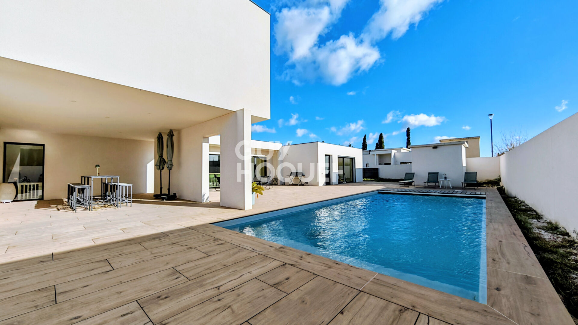 EN EXCLUSIVITE !! Perpignan Parc Ducup - Villa contemporaine de 225 m² - 4 suites - Piscine - Environnement calme et privilégié