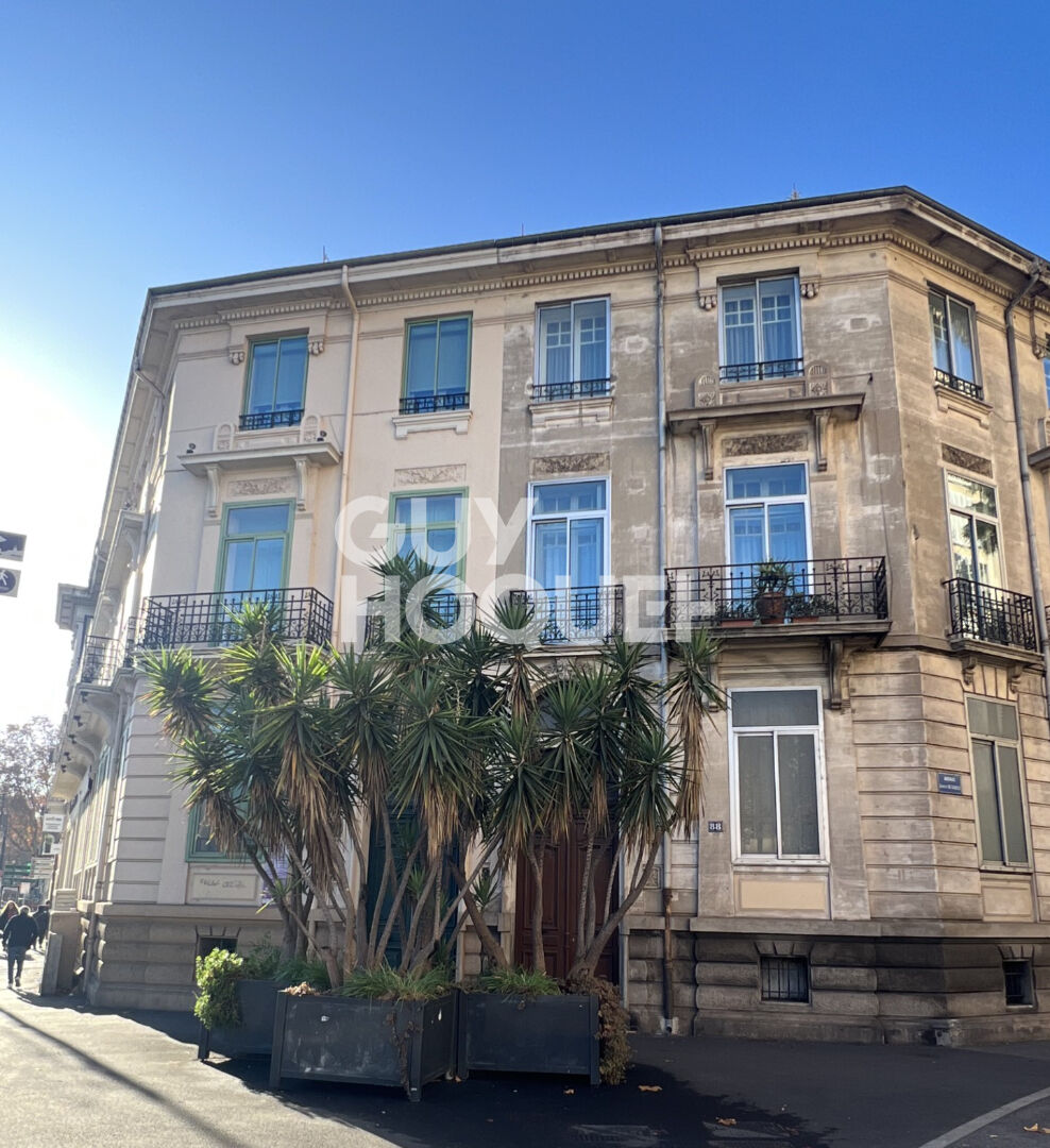 PERPIGNAN en face des Dames de France, Appartement bourgeois, 5 pièces, 140m² avec terrasse.