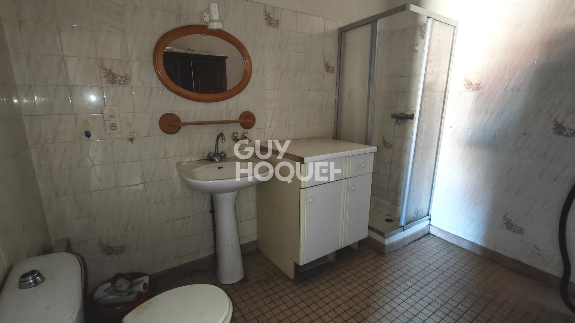 CANOHES coeur de village, maison de village en R+2 avec garage, à rénover