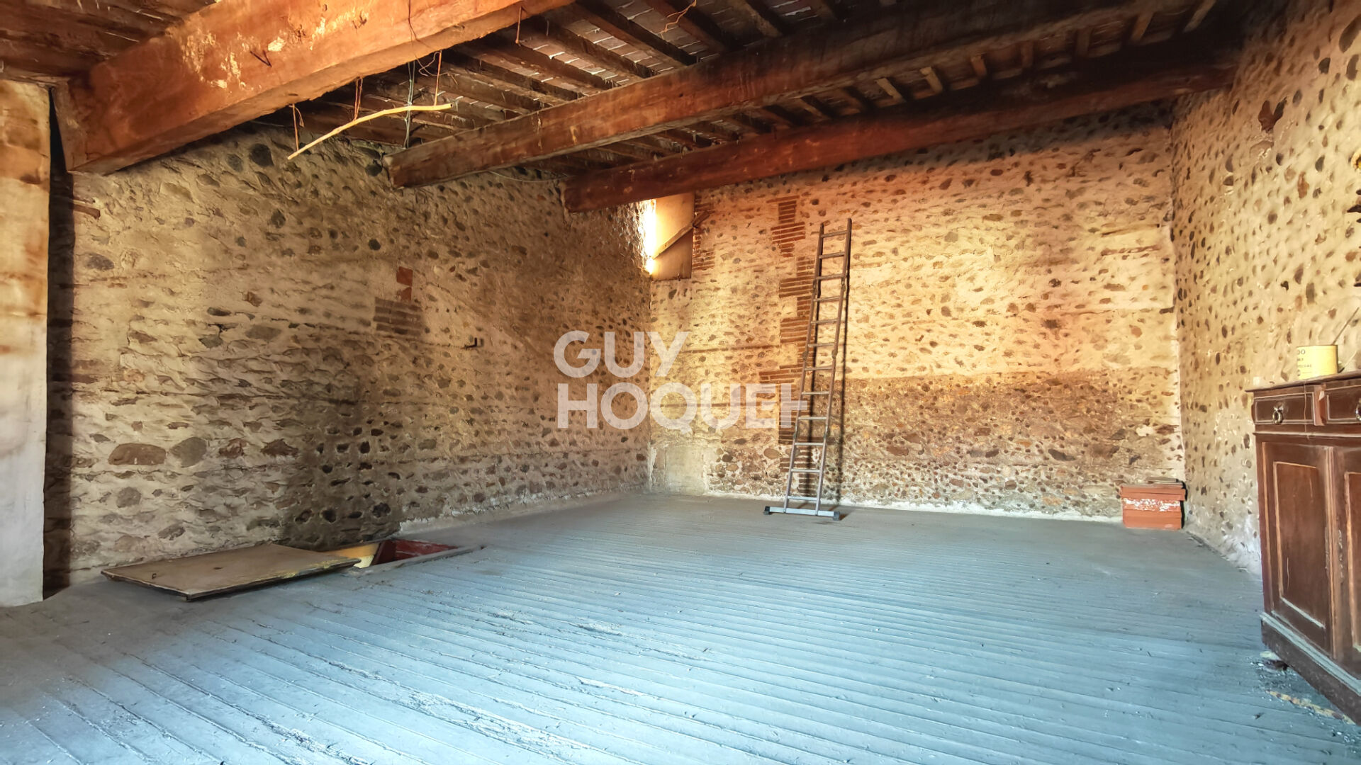 CANOHES coeur de village, maison de village en R+2 avec garage, à rénover