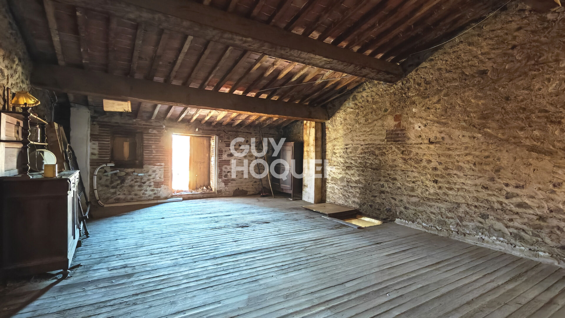 CANOHES coeur de village, maison de village en R+2 avec garage, à rénover