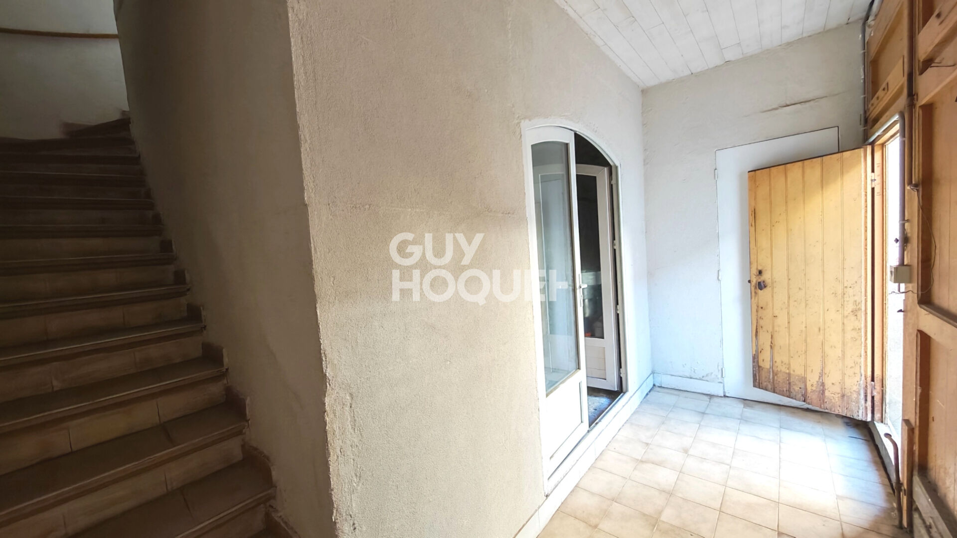 CANOHES coeur de village, maison de village en R+2 avec garage, à rénover