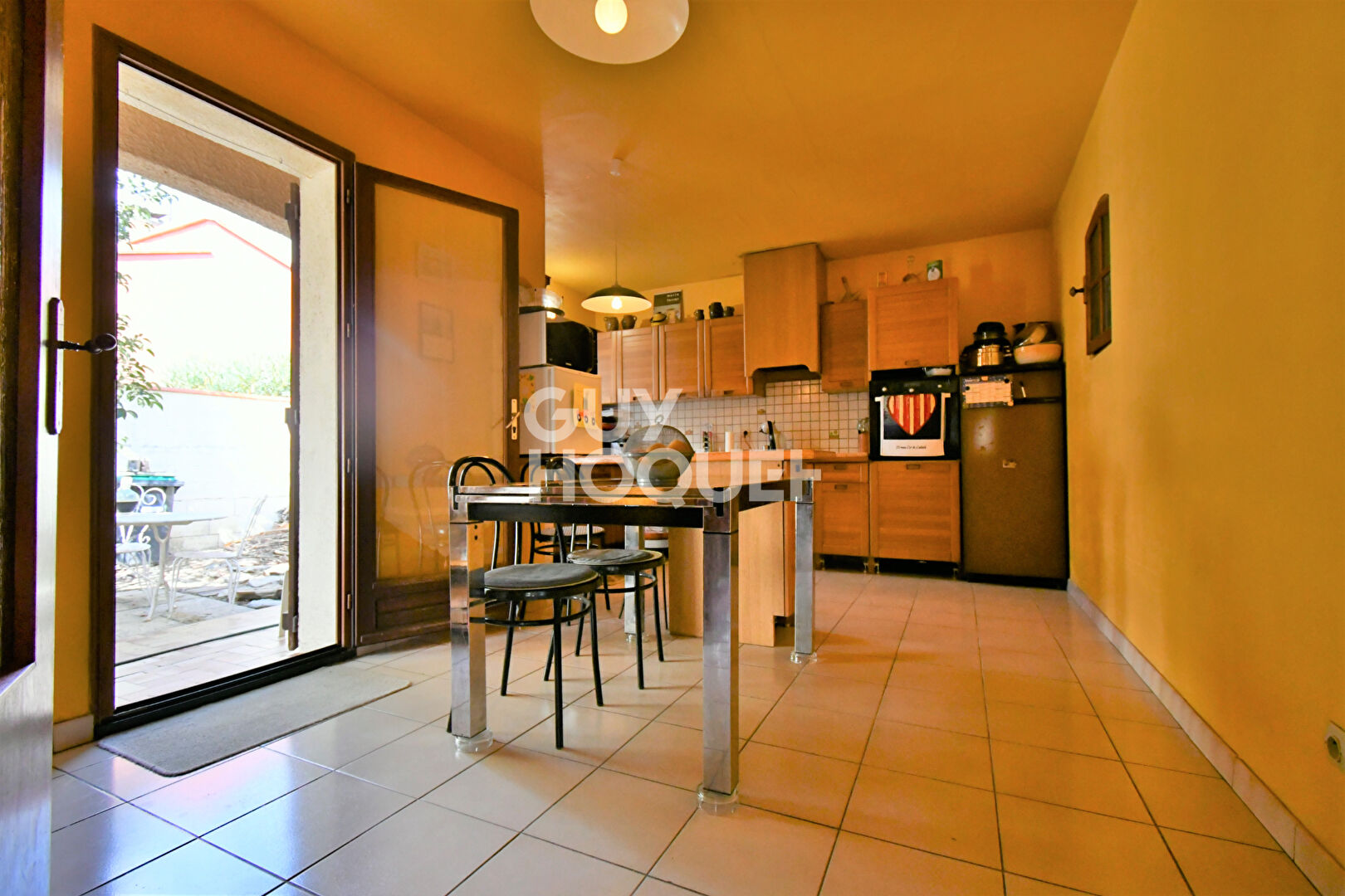 PONTEILLA Maison 3 faces, 5 pièces dont 3 chambres en RDC, avec garage et jardin.