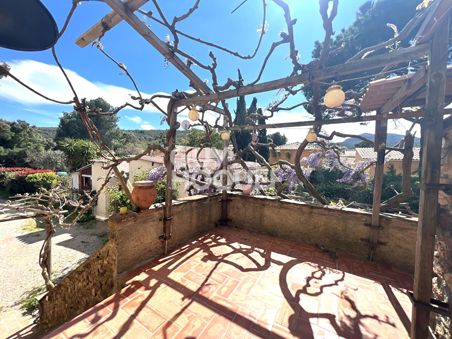 MAS EN PIERRE DE CARACTERE