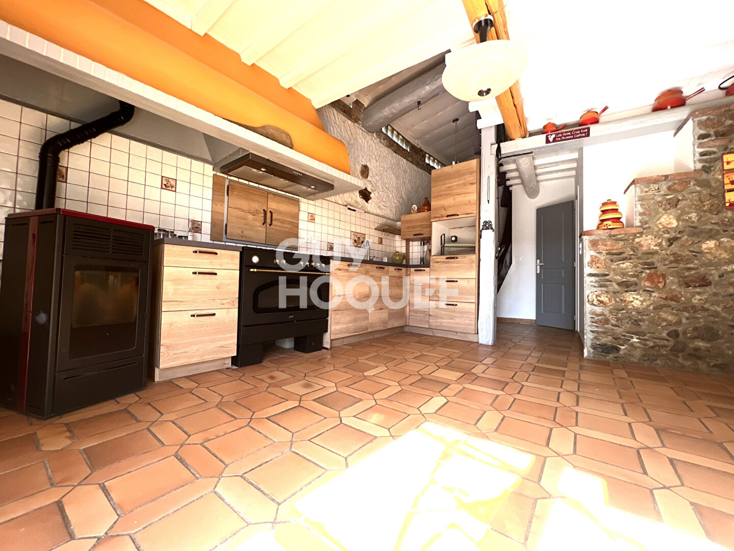 MAS EN PIERRE DE CARACTERE