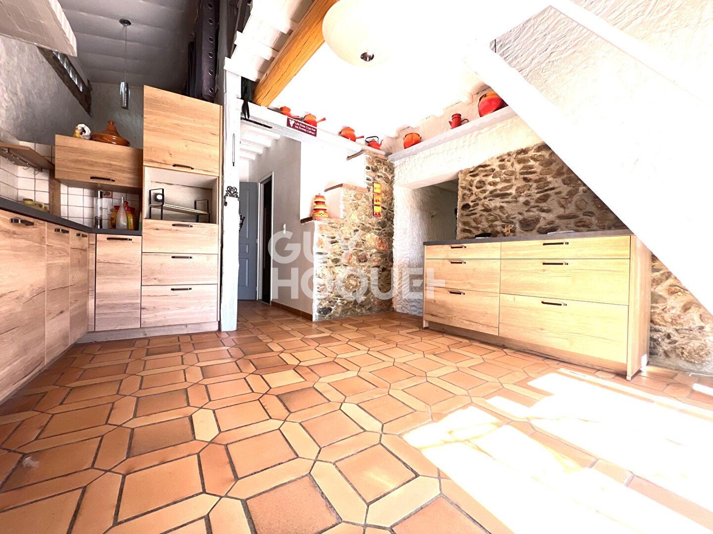 MAS EN PIERRE DE CARACTERE