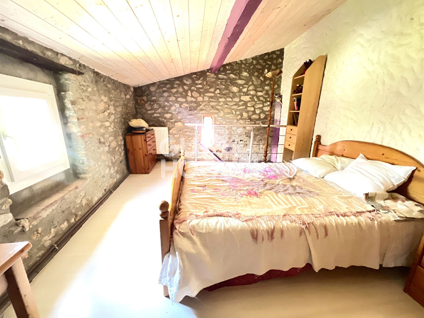 MAS EN PIERRE DE CARACTERE