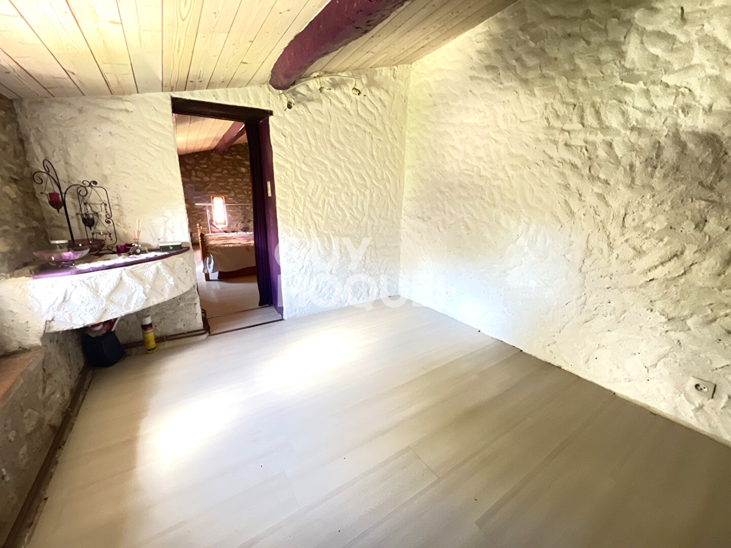 MAS EN PIERRE DE CARACTERE