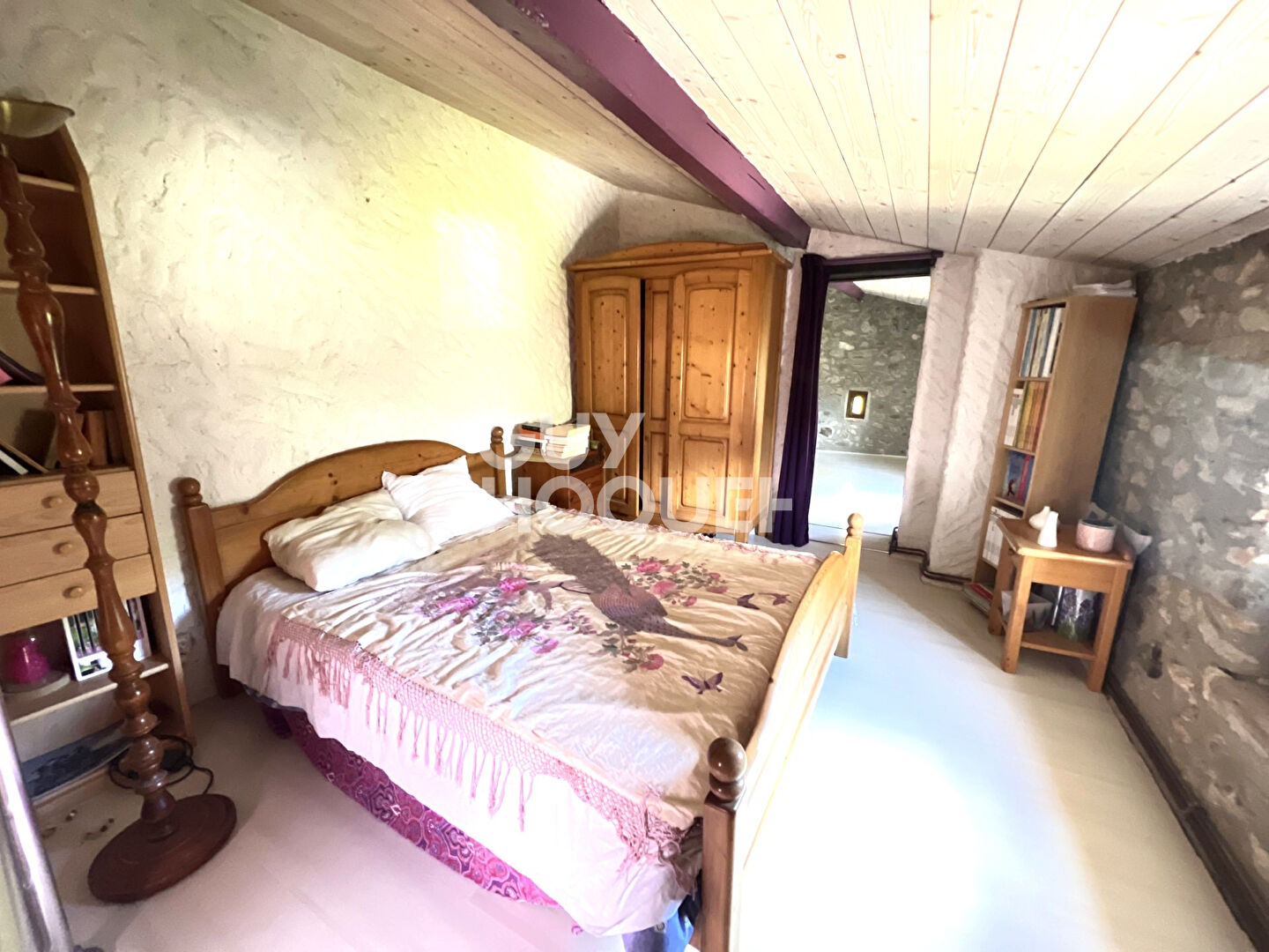 MAS EN PIERRE DE CARACTERE