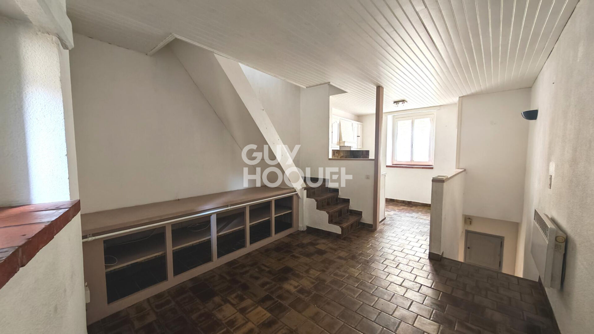 CABESTANY Maison de village 2 pièces en R+2 avec garage.