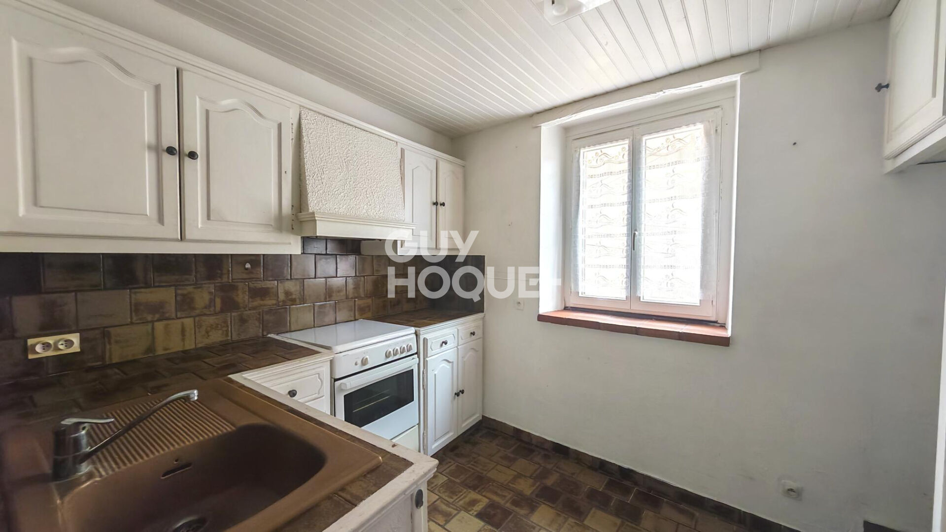 CABESTANY Maison de village 2 pièces en R+2 avec garage.