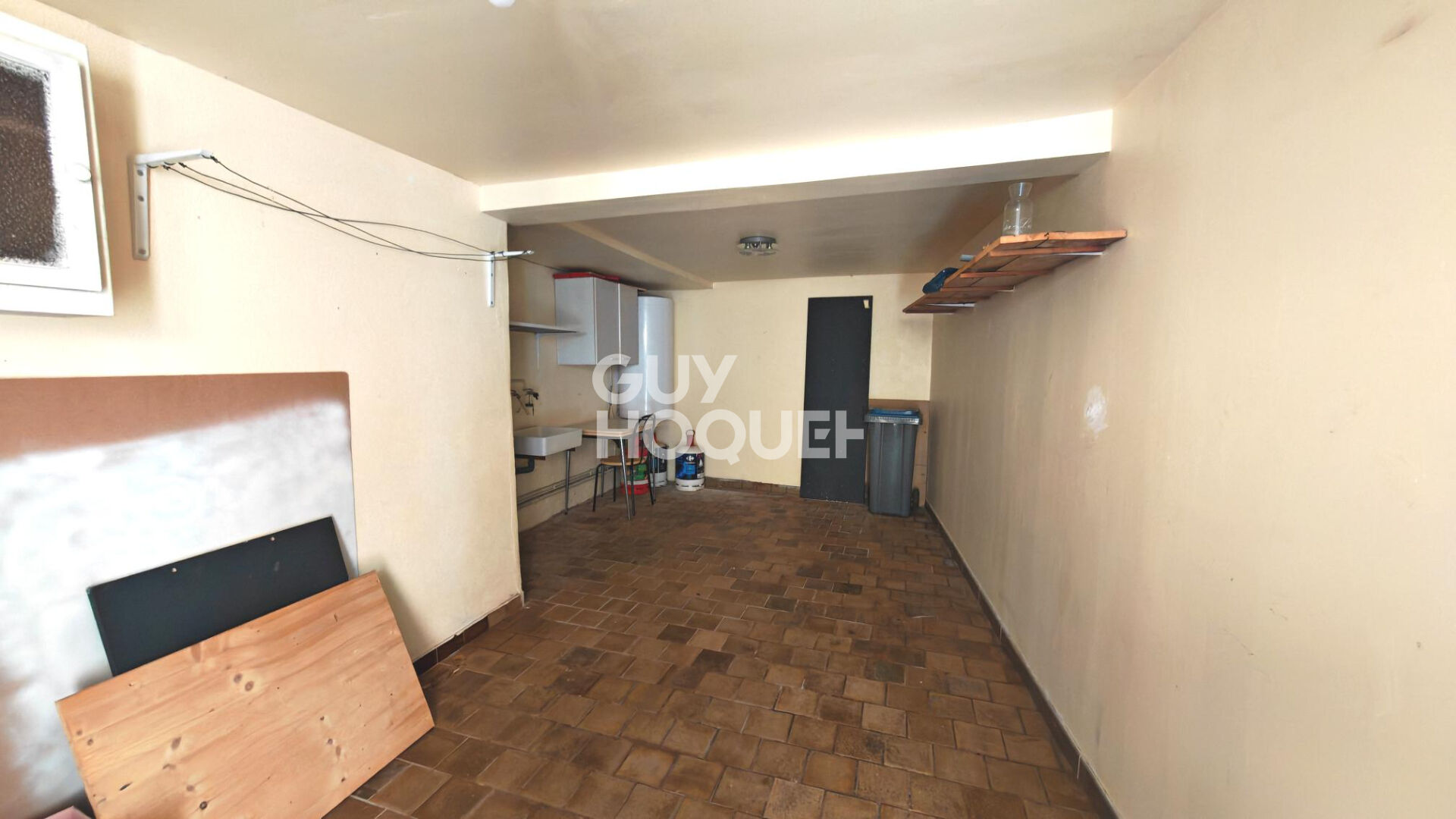 CABESTANY Maison de village 2 pièces en R+2 avec garage.